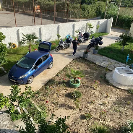 The Hideaway * Bahçallëk