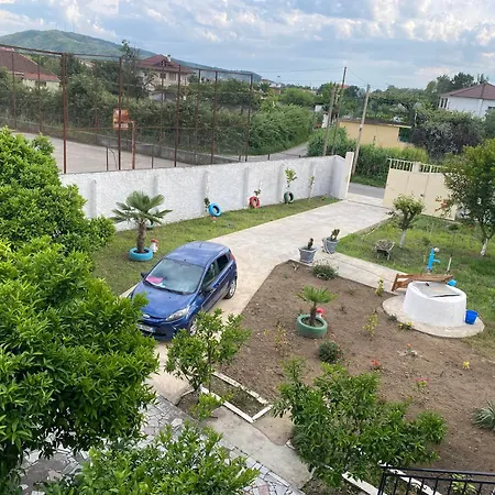 The Hideaway * Bahçallëk